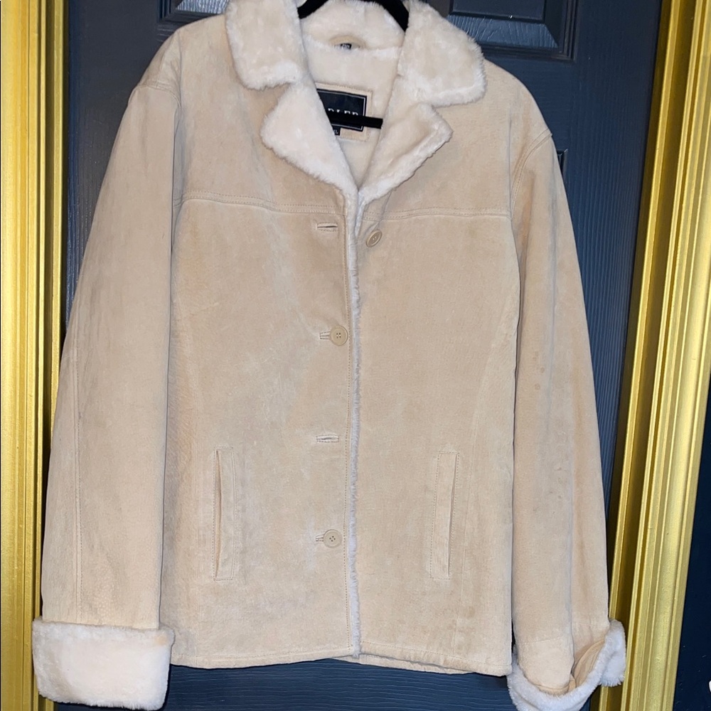 Chic Beige Teddy Jacket - Picture 9 of 9